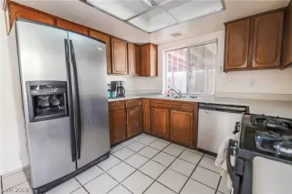 Photo #2: 2141885 Listing