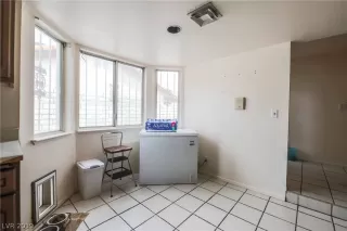 Photo #5: 2141885 Listing