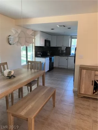 Photo #4: 2141913 Listing