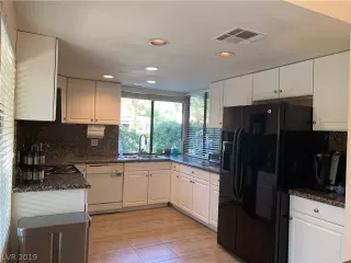 Photo #5: 2141913 Listing