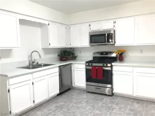 Photo #1: 2141950 Listing