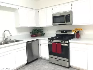 Photo #2: 2141950 Listing