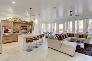 Photo #5: 2141972 Listing 