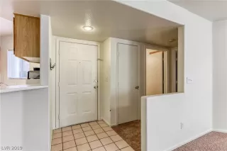 Photo #4: 2141981 Listing