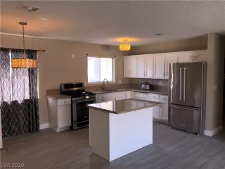 Photo #3: 2141996 Listing 