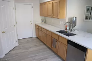 Photo #4: 2142167 Listing