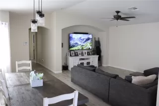 Photo #5: 2142167 Listing