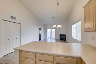 Photo #6: 2142181 Listing