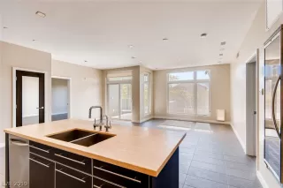 Photo #1: 2142207 Listing 