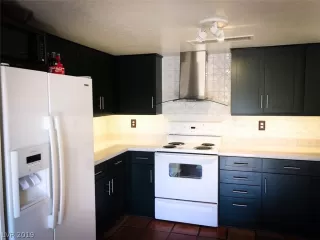 Photo #2: 2142225 Listing