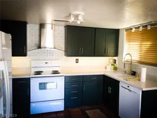 Photo #3: 2142225 Listing