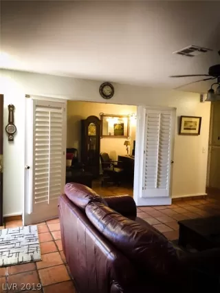 Photo #5: 2142225 Listing