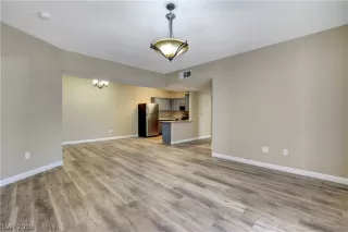 Photo #4: 2142338 Listing 