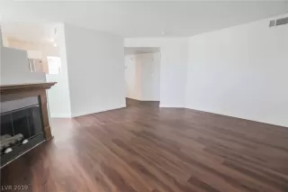 Photo #4: 2142447 Listing