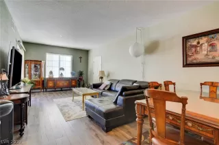 Photo #4: 2142482 Listing