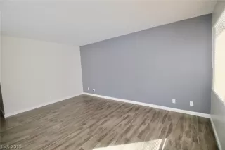 Photo #5: 2142517 Listing