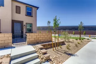 Photo #2: 2142563 Listing