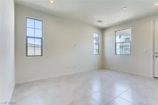 Photo #4: 2142563 Listing