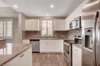 Photo #2: 2142583 Listing