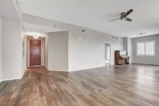 Photo #4: 2142583 Listing