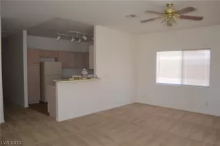 Photo #4: 2142692 Listing
