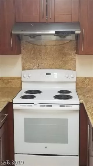 Photo #2: 2142735 Listing