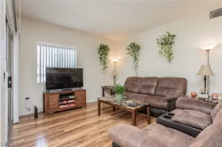 Photo #3: 2142837 Listing