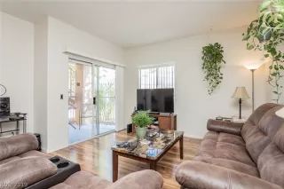 Photo #4: 2142837 Listing