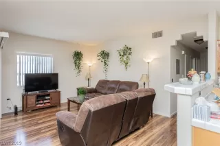 Photo #6: 2142837 Listing