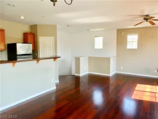 Photo #3: 2142843 Listing