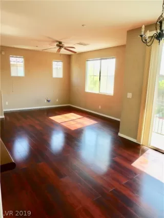 Photo #4: 2142843 Listing