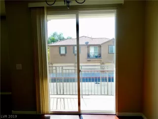 Photo #5: 2142843 Listing