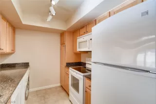 Photo #5: 2142903 Listing