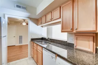 Photo #6: 2142903 Listing