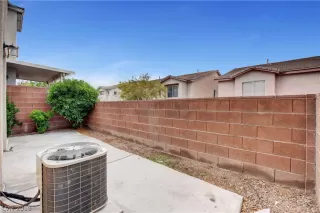 Photo #4: 2142995 Listing