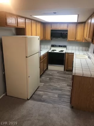 Photo #5: 2143027 Listing