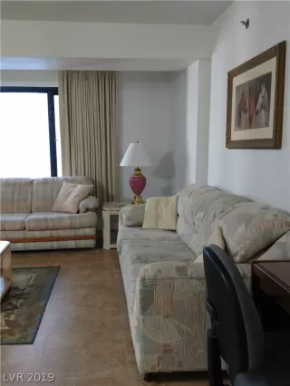 Photo #5: 2143038 Listing 