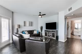 Photo #4: 2143065 Listing