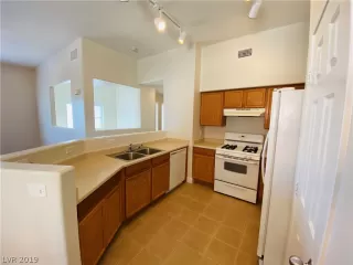 Photo #5: 2143283 Listing