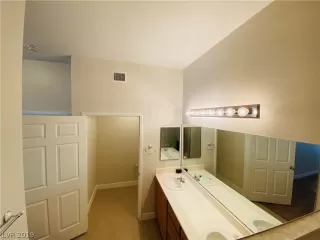 Photo #6: 2143283 Listing