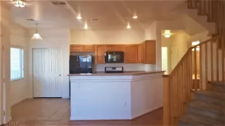 Photo #5: 2143293 Listing 
