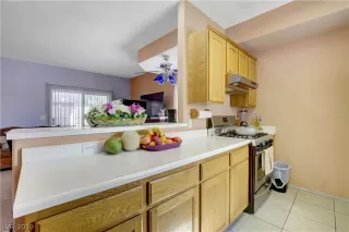 Photo #5: 2143323 Listing