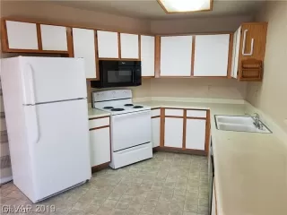 Photo #5: 2143421 Listing 