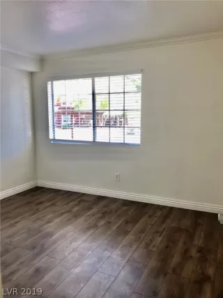 Photo #4: 2143481 Listing