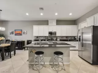 Photo #2: 2143512 Listing