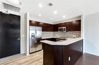 Photo #1: 2143572 Listing