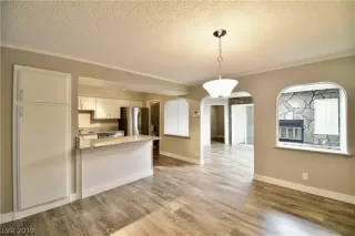 Photo #4: 2143614 Listing