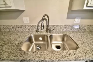 Photo #6: 2143614 Listing