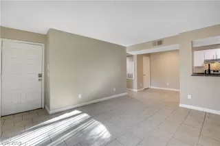 Photo #4: 2143789 Listing