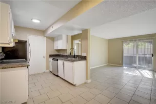 Photo #6: 2143789 Listing